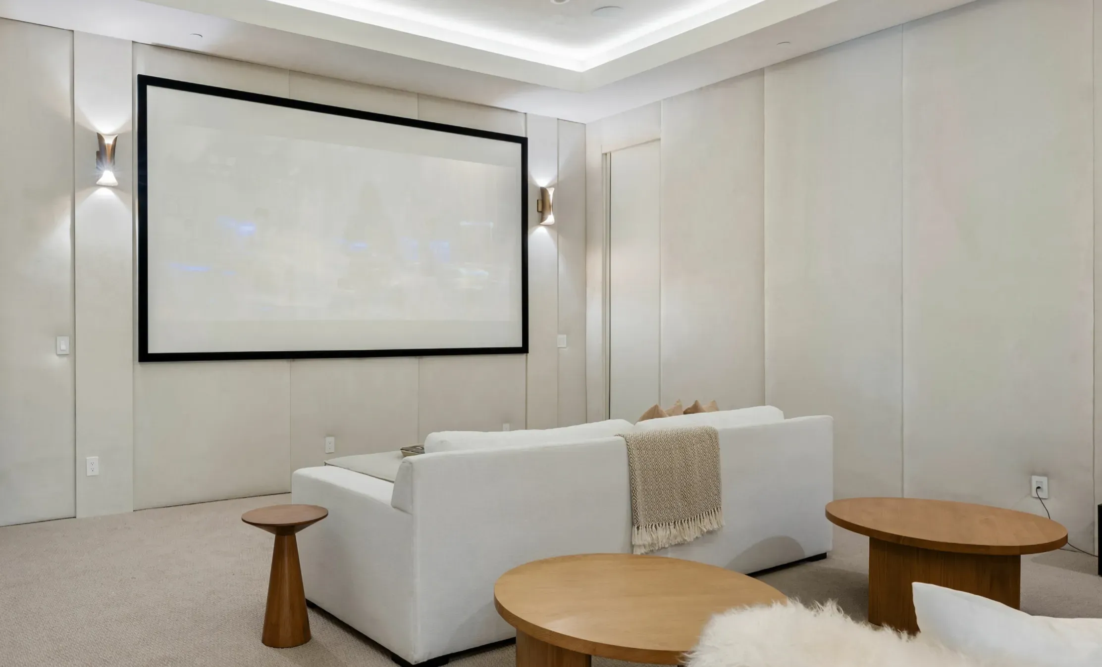 Essential Features for Luxury Home Theaters
